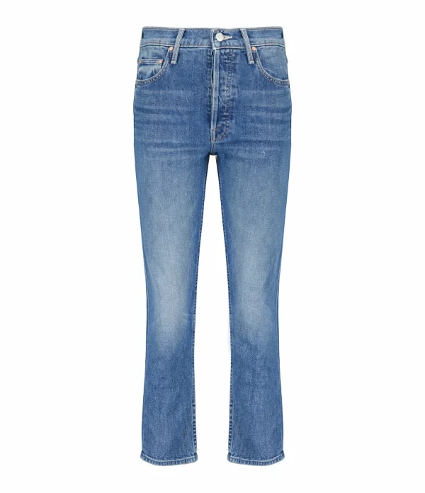 MOTHER Jean The Tomcat Jean Denim Bleu Kneeling On Stones 1